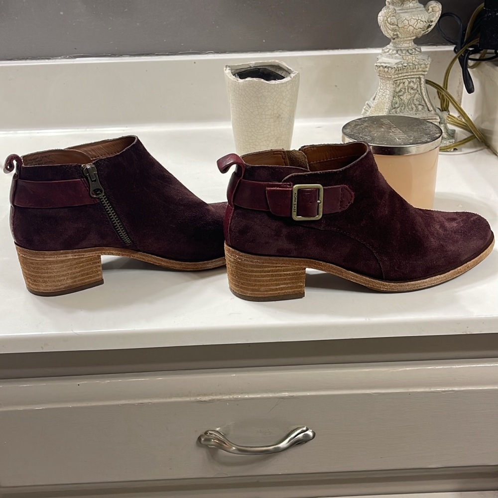 Kork-ease suede low boot size 7 booties